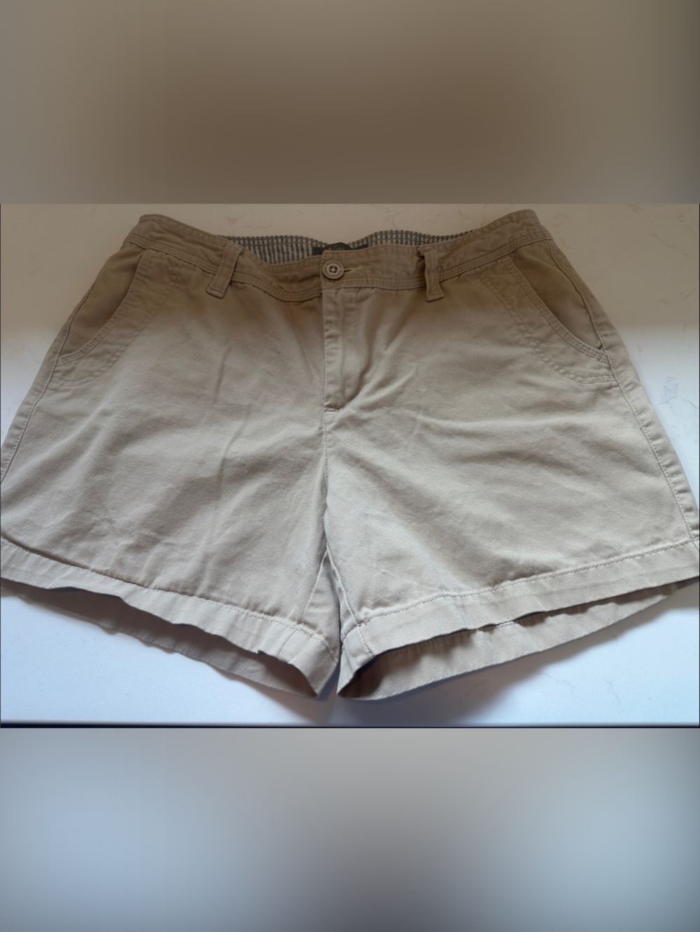 NATURAL REFLECTIONS - Set of Two Shorts in Sage Green and Khaki - Picture 4 of 6